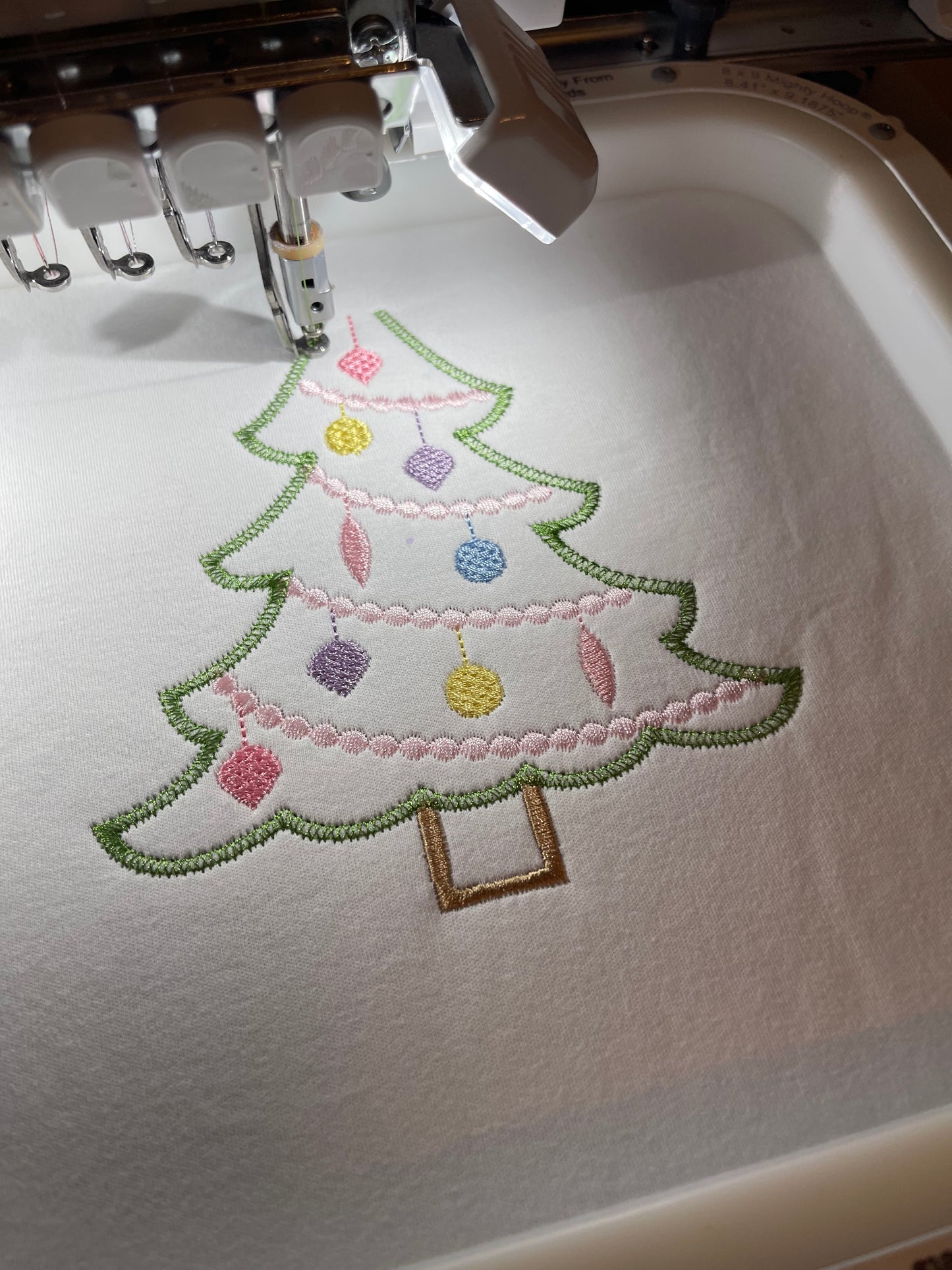 Christmas Tree with bow and presents satin stitch machine embroidery design file