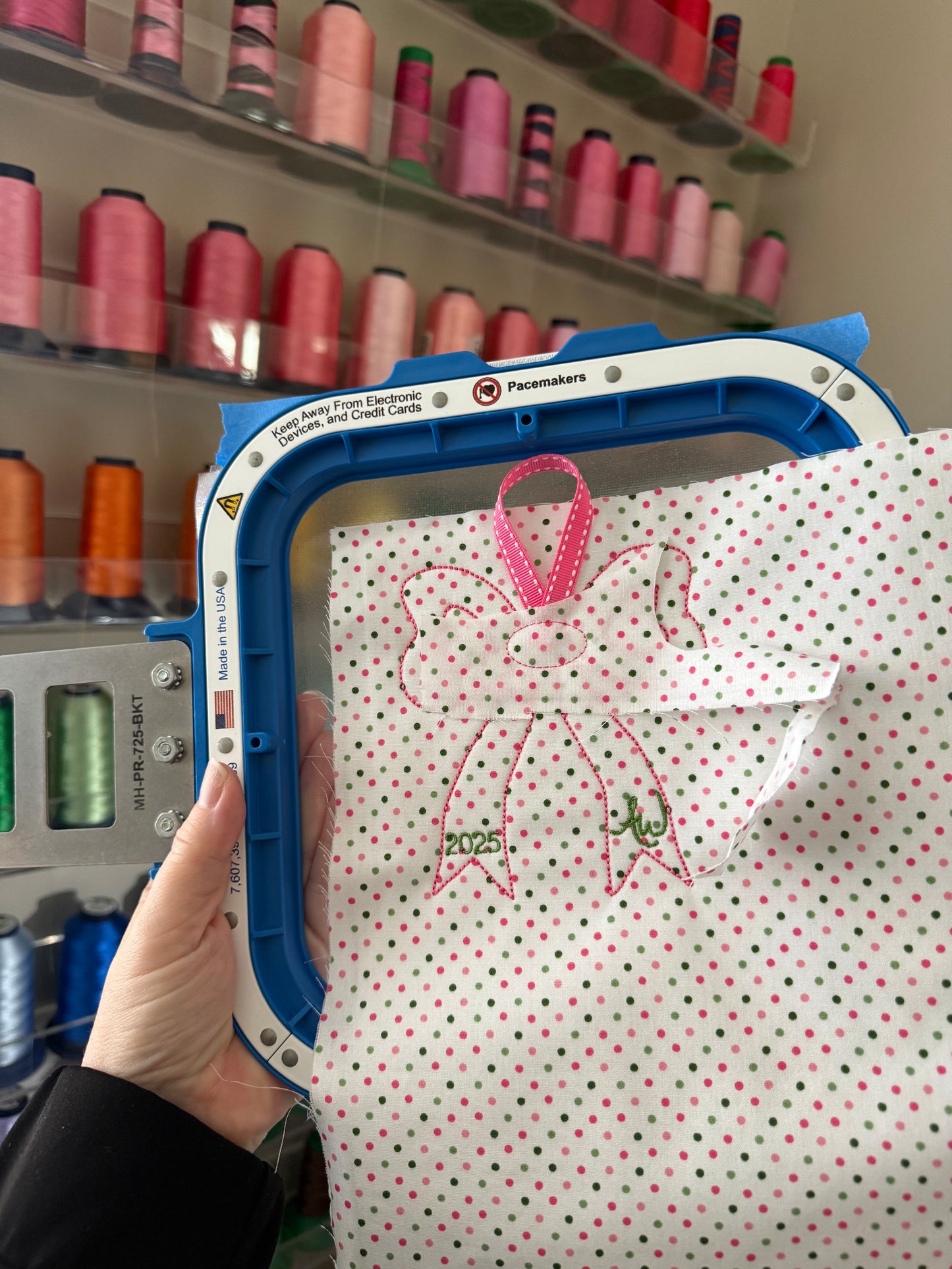 In The Hoop Bow Christmas Ornament Tag bean stitch applique design for machine embroidery